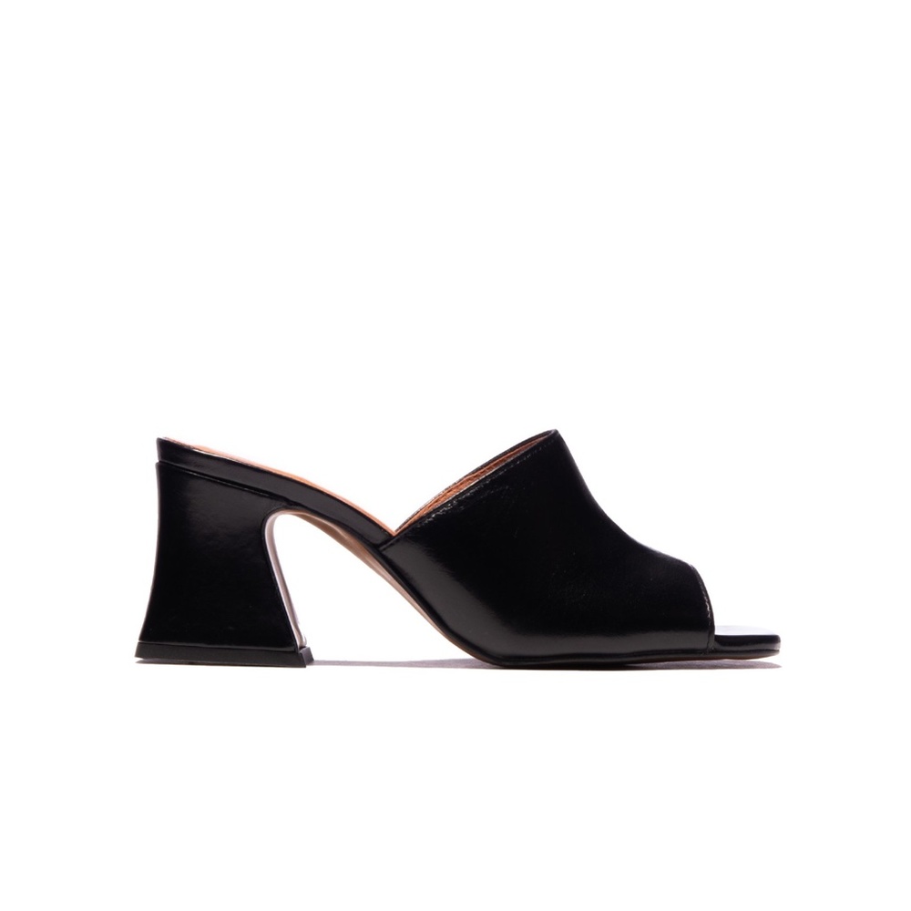 3HP✨L'intervalle Anahid black leather sandal 6 NWT